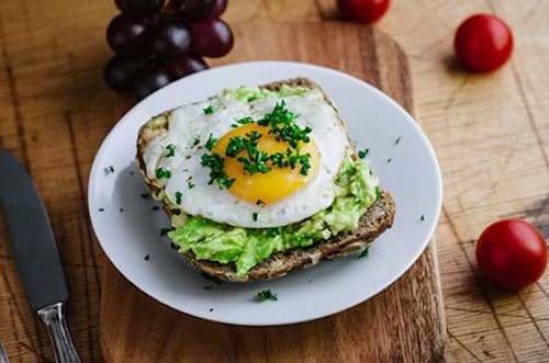 egg-and-avocado-on-wheat-toast-2